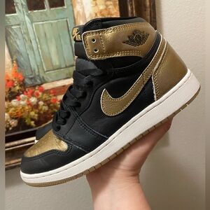 Jordan 1 High Black Metallic Gold sneakers
